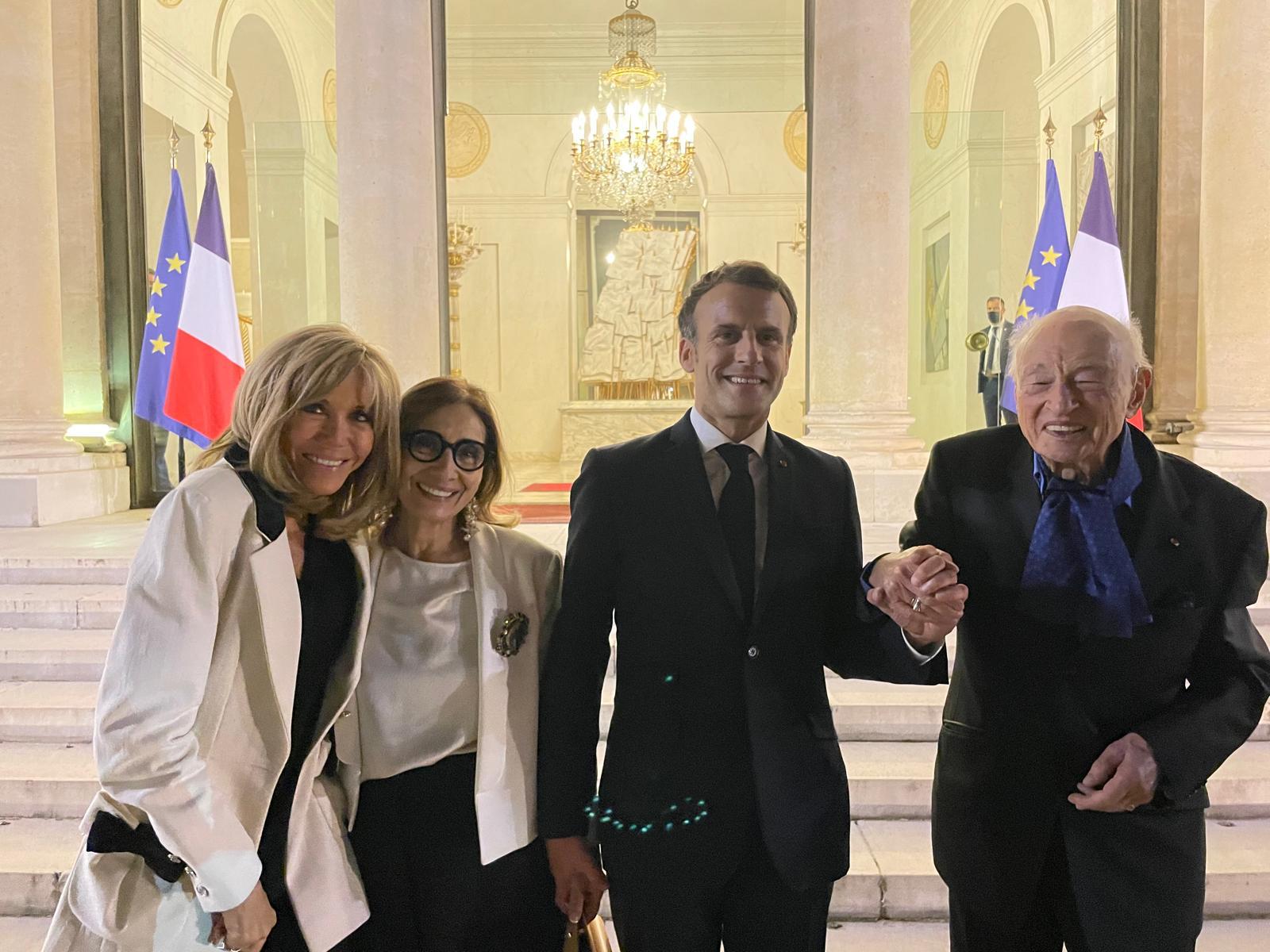 Edgar Morin et Sabah à l'Élysée avec le couple présidentiel